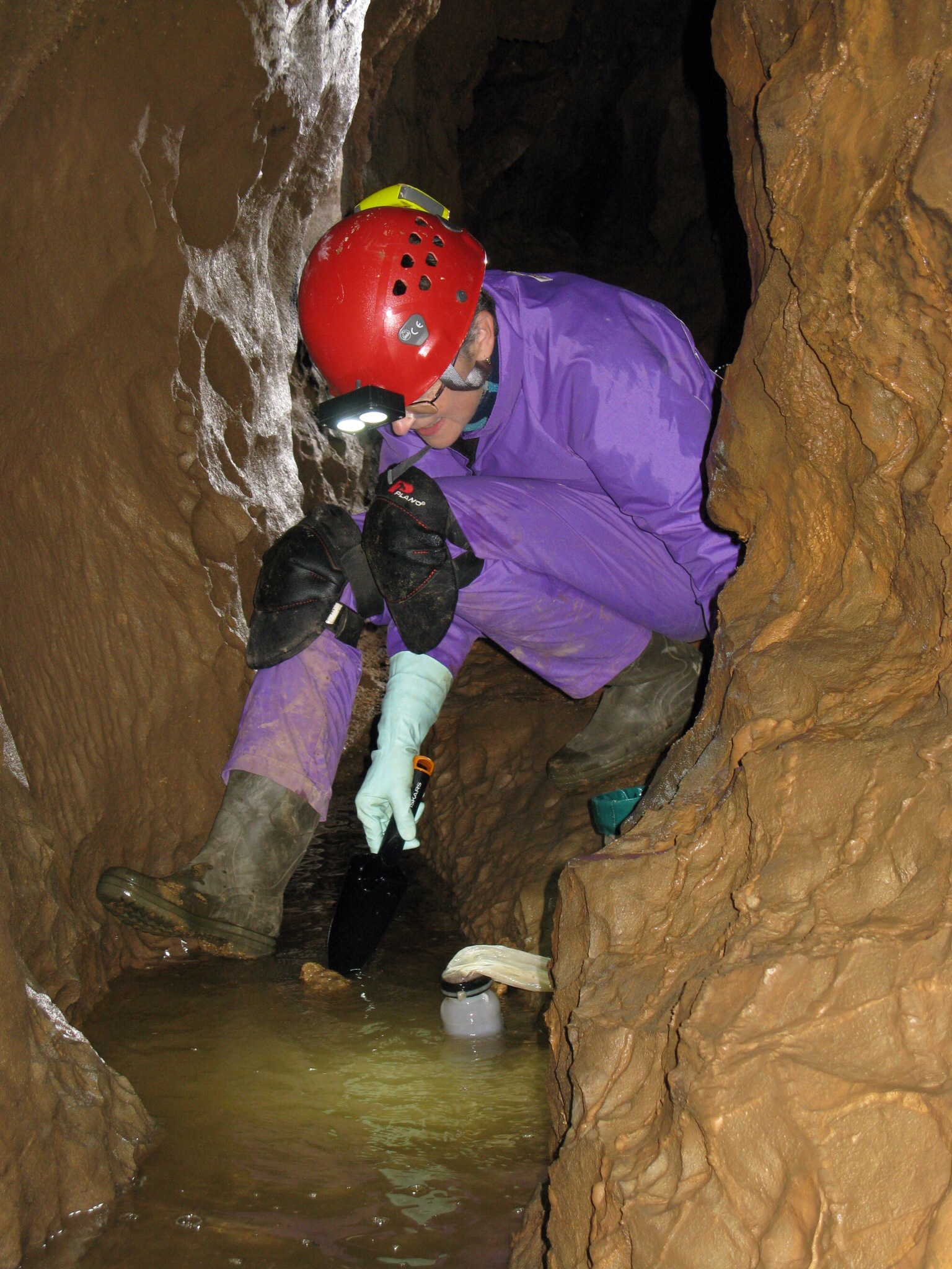 Muestreando fauna acuática subterránea