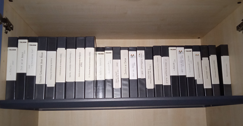 Documentos audiovisuales en cintas analógicas de tipo VHS. Fotografía: Ignacio Miró
