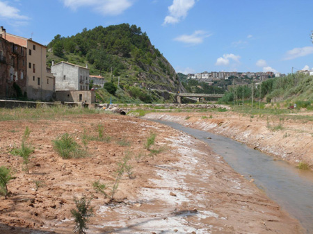 Lecho antiguo del río Cardener en La Coromina-Cardona en el que se observan los restos de sal / Florenci Vallès / Montsalat.