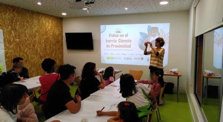 taller divulgativo para familias en el centros sociocultural Marconi