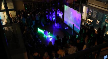 Performance en la Noche de Darwin y Wallace 2023