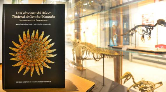 Libro de colecciones en la exposición 'Biodiversidad'