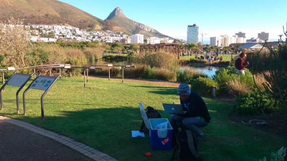 Toma de muestra en un parque de Ciudad de Cabo, Sudáfrica 